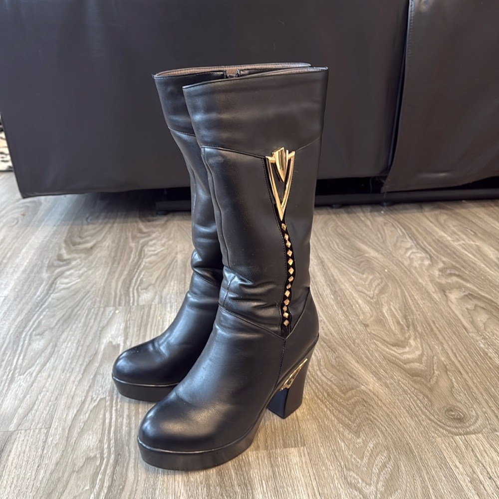Black knee high boots with zipper